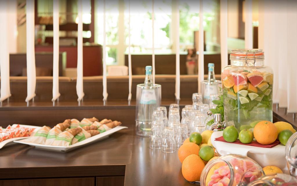 Mercure Hotel Duesseldorf Sued Ресторан фото